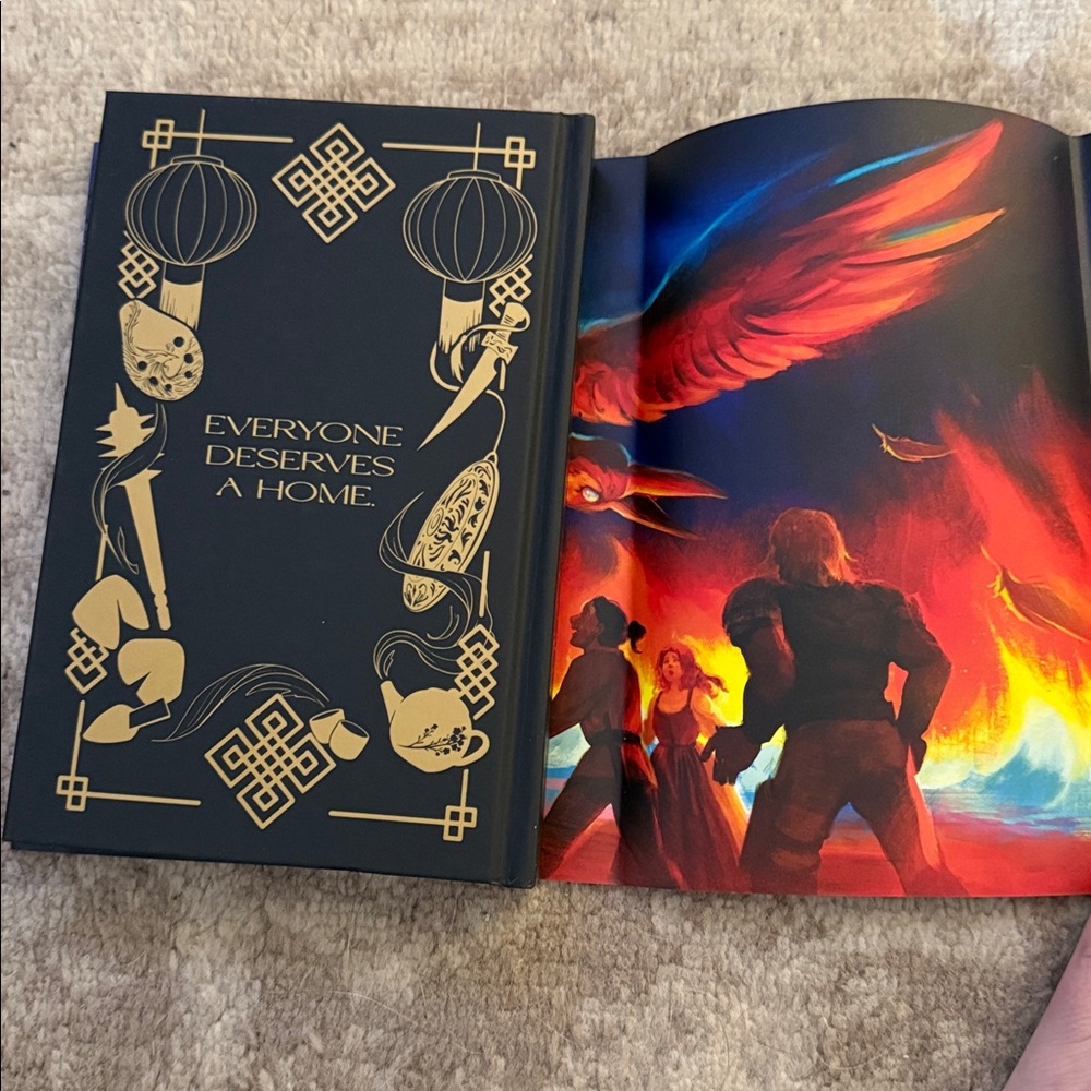 Owlcrate edition of the teller of small fortunes by Julie Leong signed - Picture 6 of 8